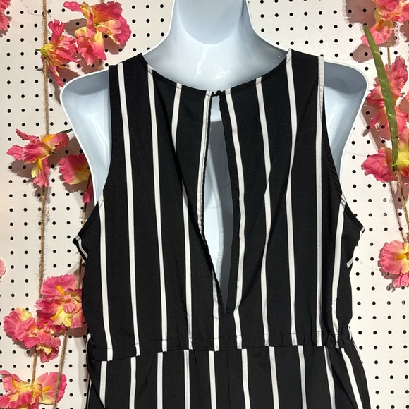 Gorgeous black and white stripped  shorts romper - Picture 3 of 3